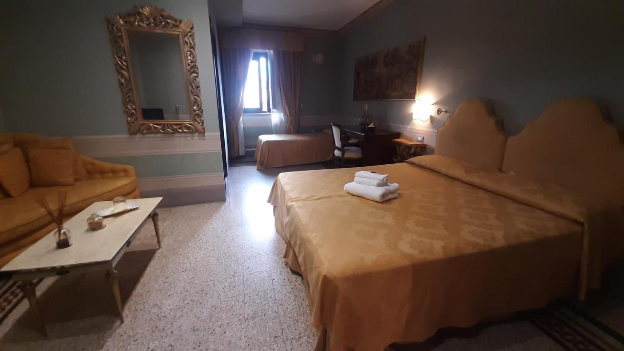 อี ปอร์ติโก บูทิก โฮเต็ล Hotel อาเรซโซ ภายนอก รูปภาพ