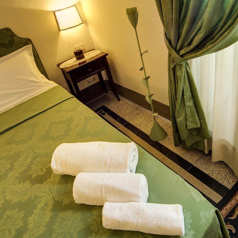 อี ปอร์ติโก บูทิก โฮเต็ล Hotel อาเรซโซ ภายนอก รูปภาพ
