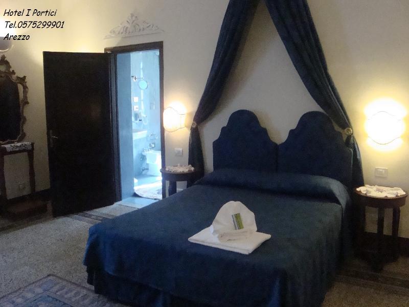 อี ปอร์ติโก บูทิก โฮเต็ล Hotel อาเรซโซ ภายนอก รูปภาพ