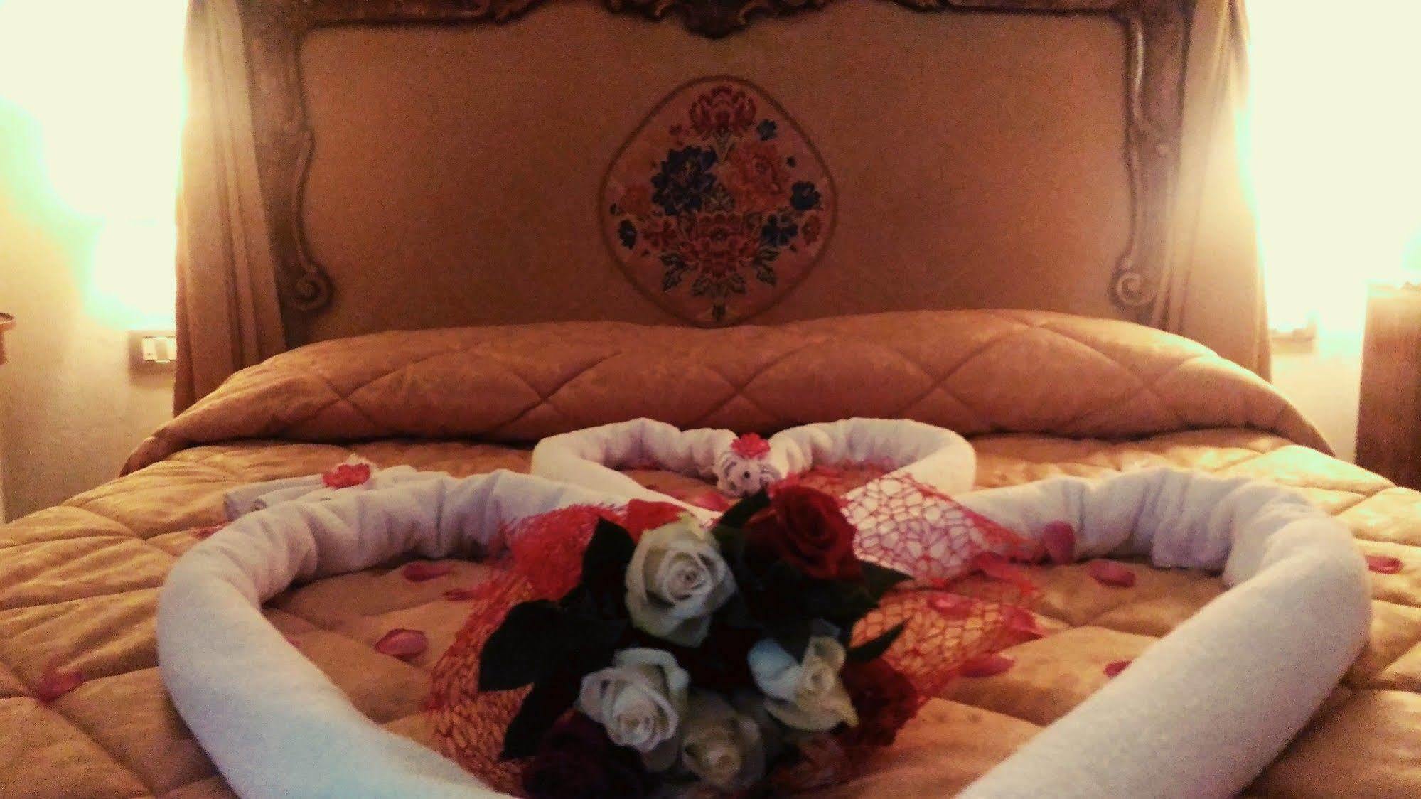 อี ปอร์ติโก บูทิก โฮเต็ล Hotel อาเรซโซ ภายนอก รูปภาพ