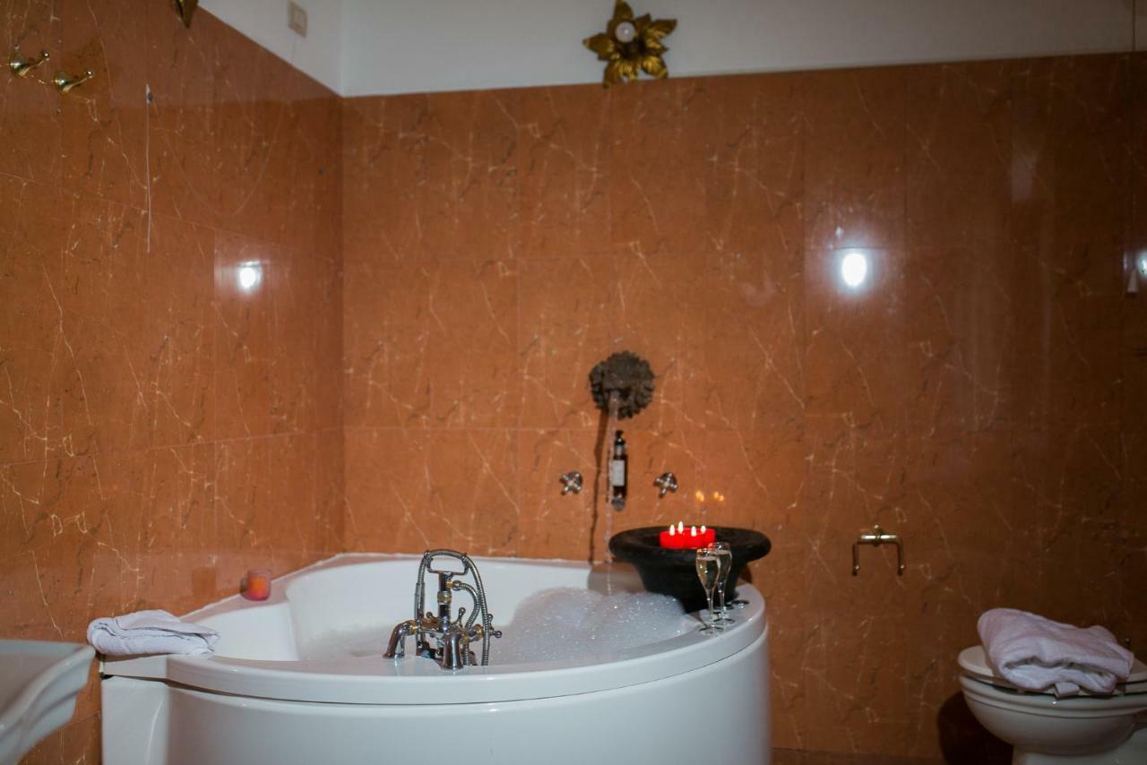 อี ปอร์ติโก บูทิก โฮเต็ล Hotel อาเรซโซ ภายนอก รูปภาพ